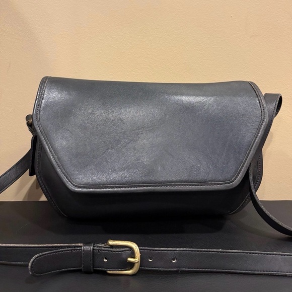 Coach Handbags - Vintage Coach Vista Crossbody 9947